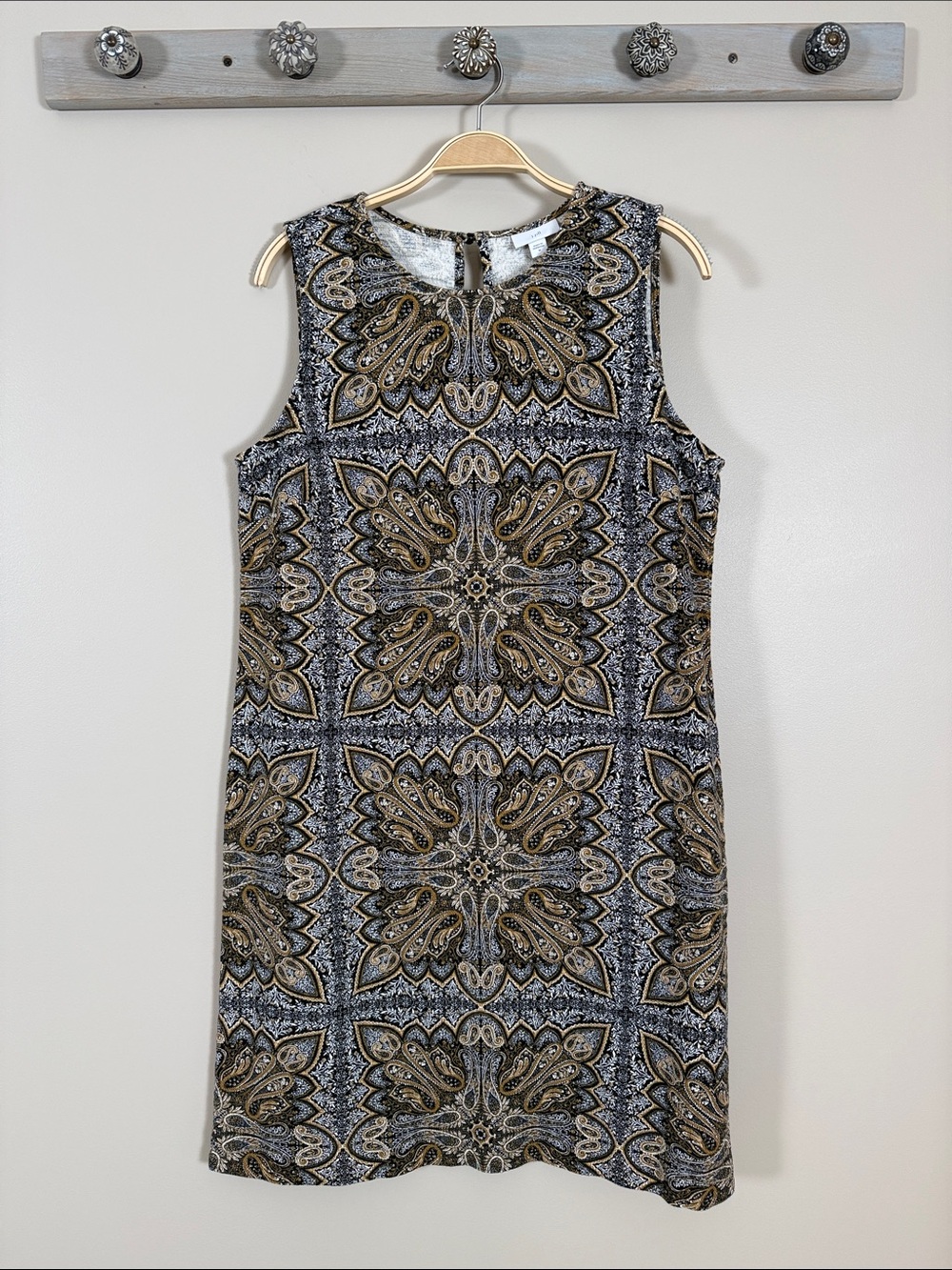 J. Jill Sleeveless Shift Dress in Black and Tan Medallion Print